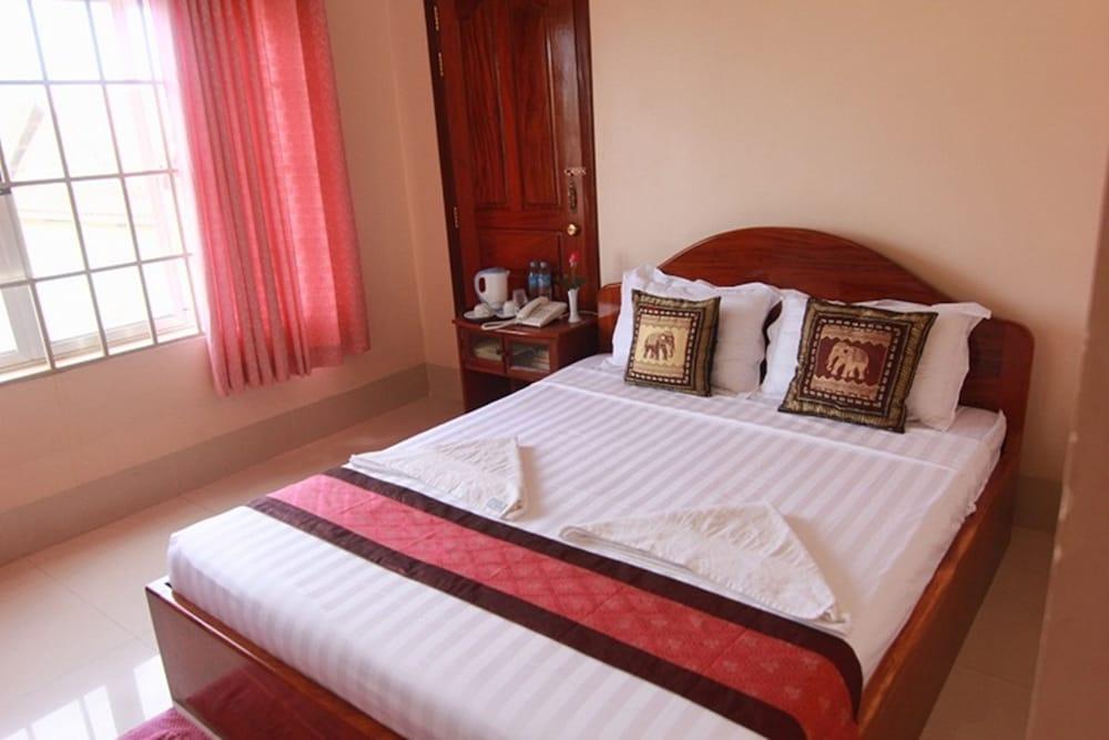 Riverside Hotel 2*