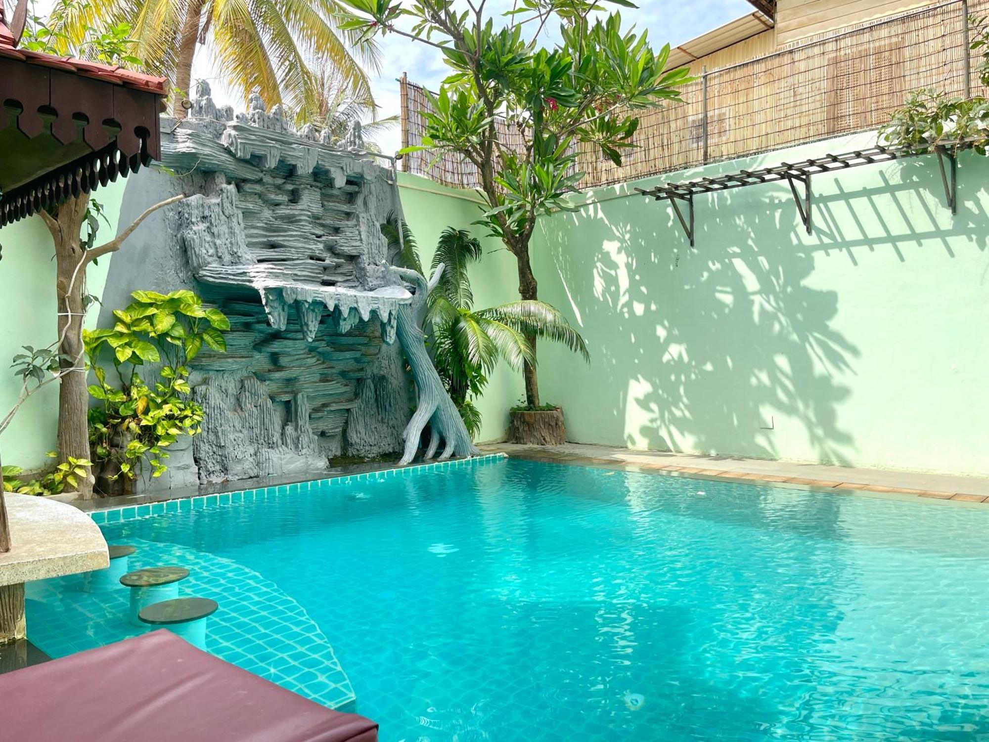 Riverside Hotel 2*