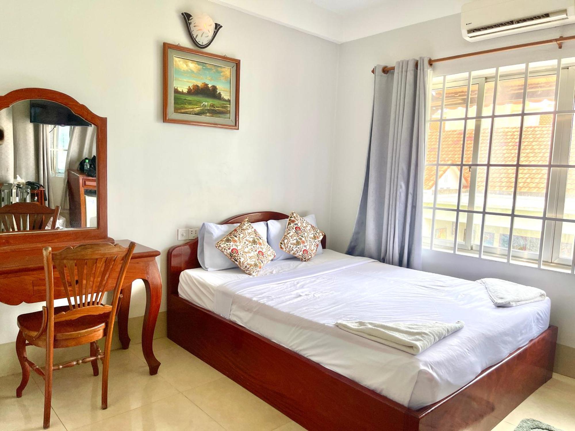 Riverside Hotel 2*