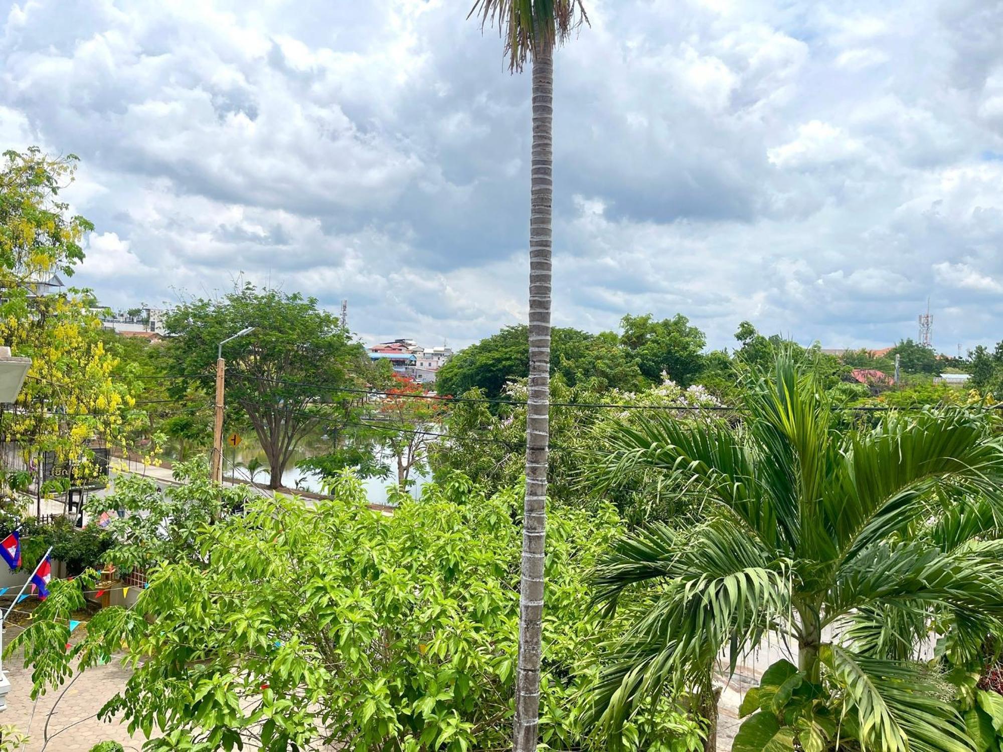 Riverside Hotel
