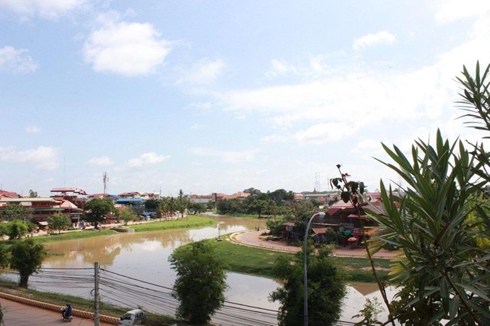 Riverside Hotel