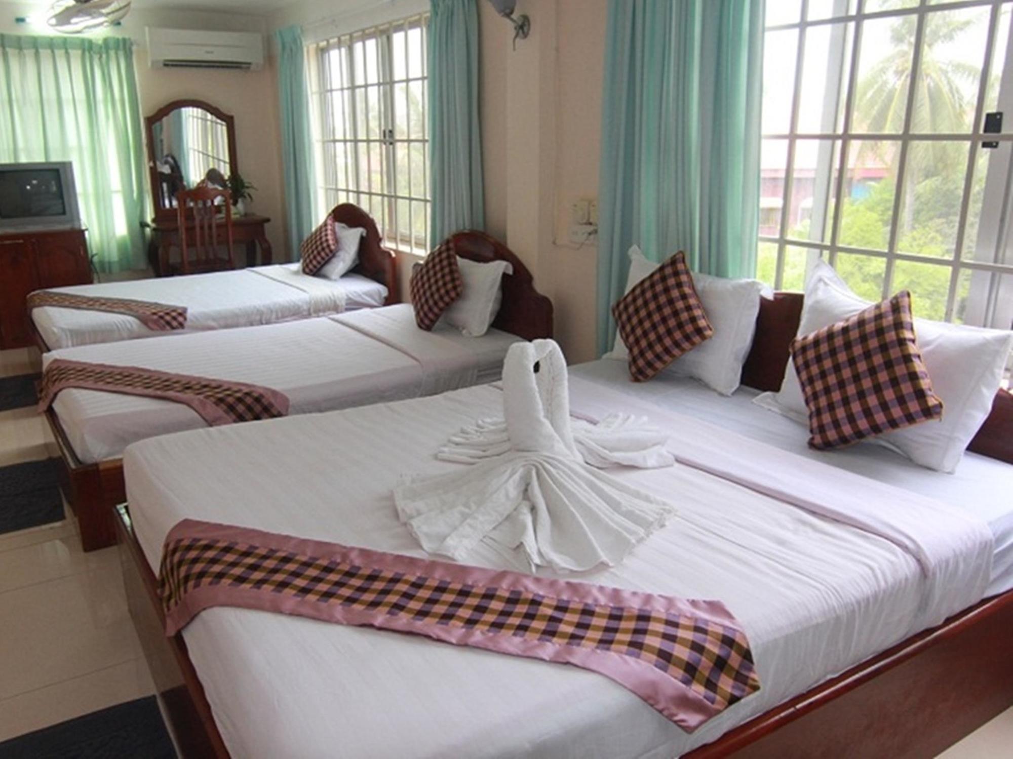 Riverside Hotel 2*