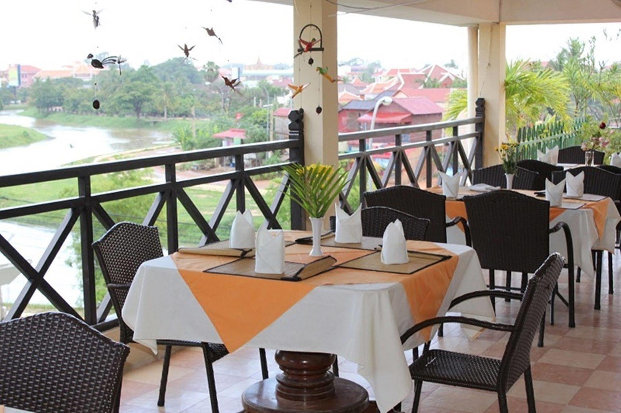 Riverside Hotel