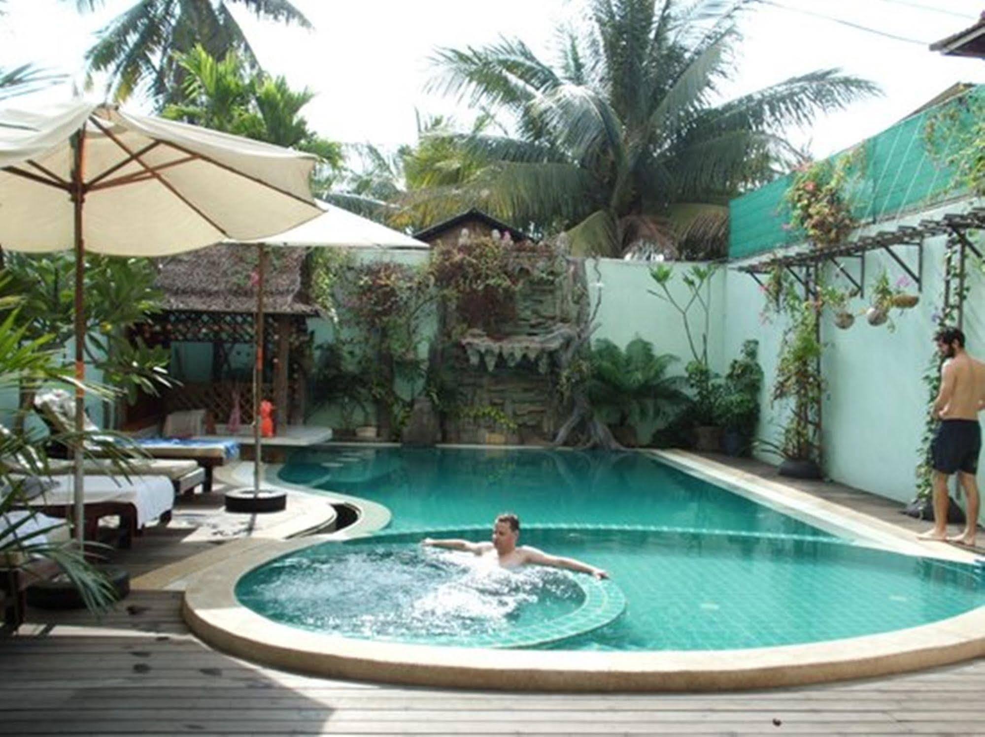 Riverside Hotel